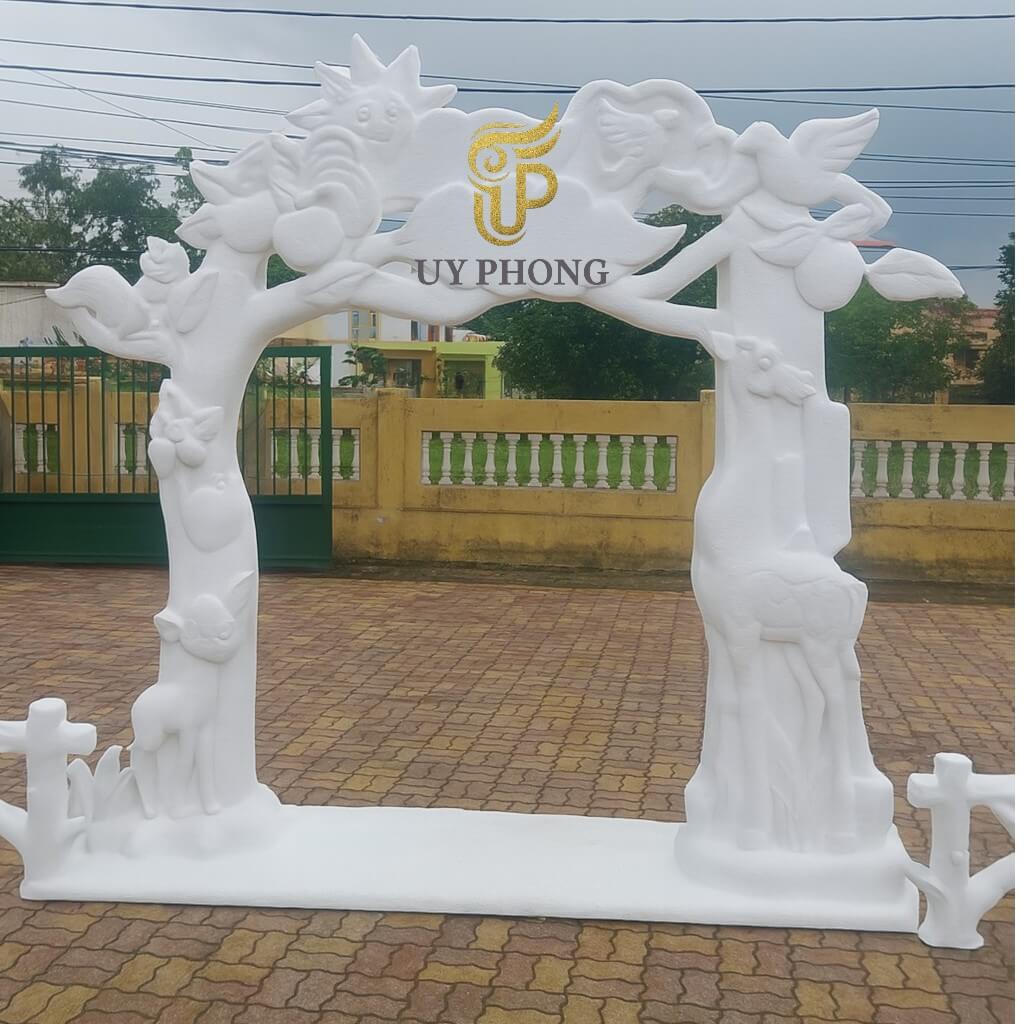 Mô hình cổng trang trí 3D bằng xốp trắng – nghệ thuật tạo hình đôi thiên thần nâng vòng hoa